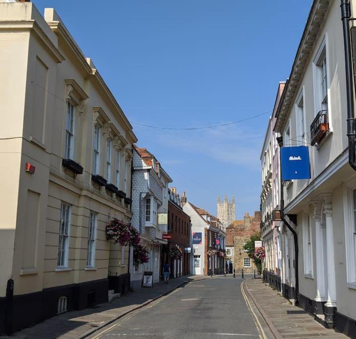 Apartment 6 At Number 8: City Centre, 1 Bedroom, Sofa Bed In Lounge Canterbury Eksteriør billede