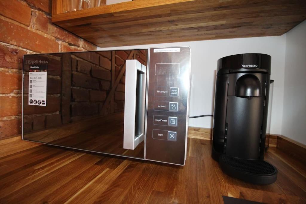 Apartment 6 At Number 8: City Centre, 1 Bedroom, Sofa Bed In Lounge Canterbury Eksteriør billede