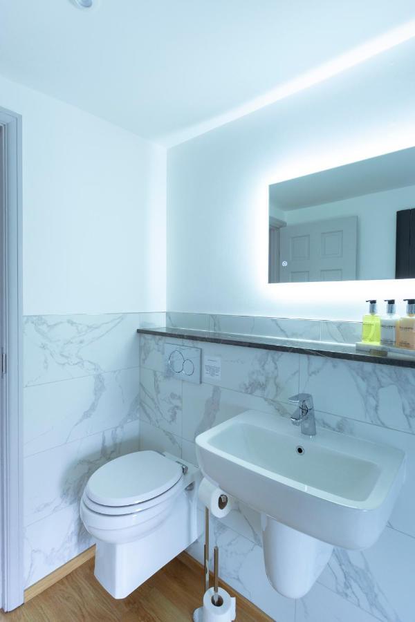 Apartment 6 At Number 8: City Centre, 1 Bedroom, Sofa Bed In Lounge Canterbury Eksteriør billede