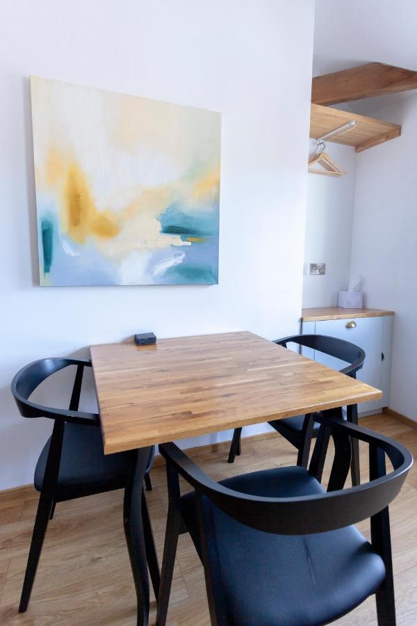 Apartment 6 At Number 8: City Centre, 1 Bedroom, Sofa Bed In Lounge Canterbury Eksteriør billede